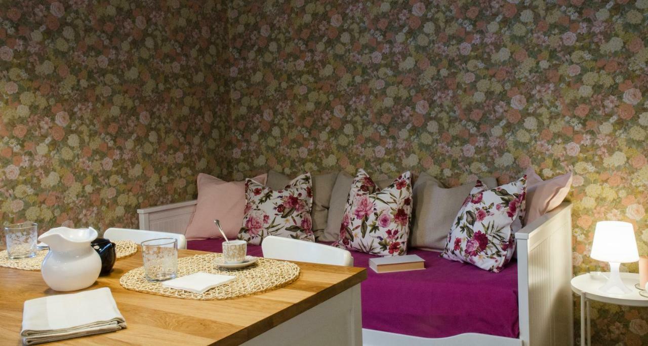 Flowers Apartment Joivy 25 Como Exteriér fotografie