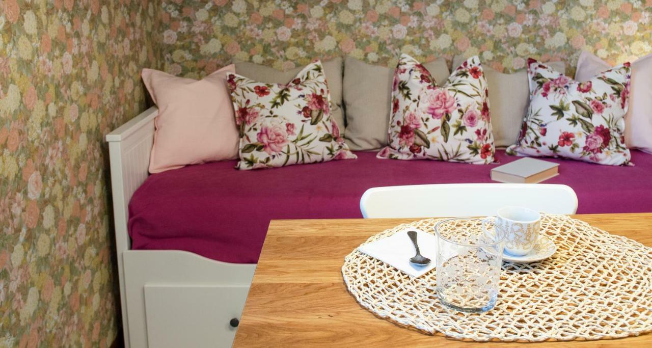 Flowers Apartment Joivy 25 Como Exteriér fotografie