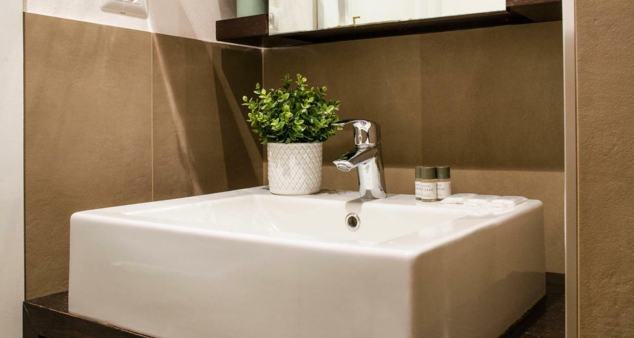 Flowers Apartment Joivy 25 Como Exteriér fotografie