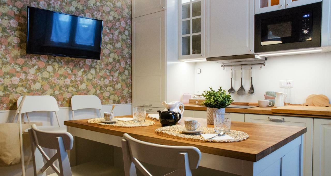 Flowers Apartment Joivy 25 Como Exteriér fotografie