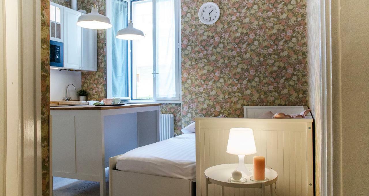 Flowers Apartment Joivy 25 Como Exteriér fotografie